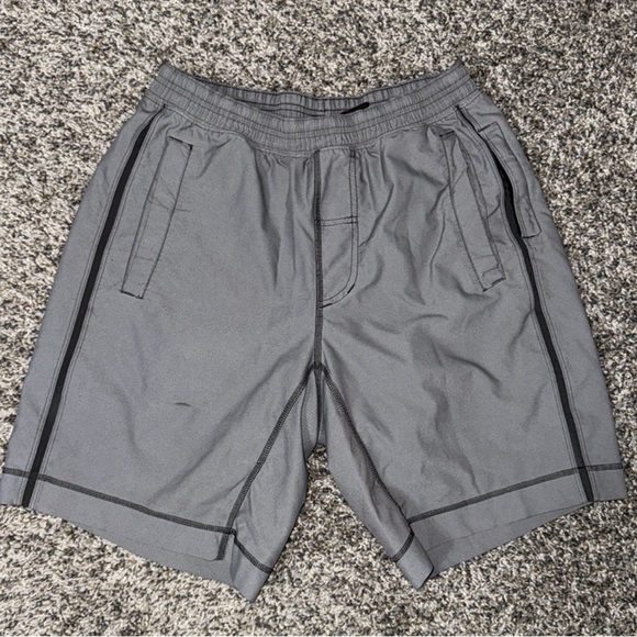 Lululemon Men's Gray Athletic Shorts SZ M .
Used in good condition. - Picture 2 of 8